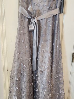 Tahari Embellished Floral A-Line Skirt in Light Gray Size 8 New